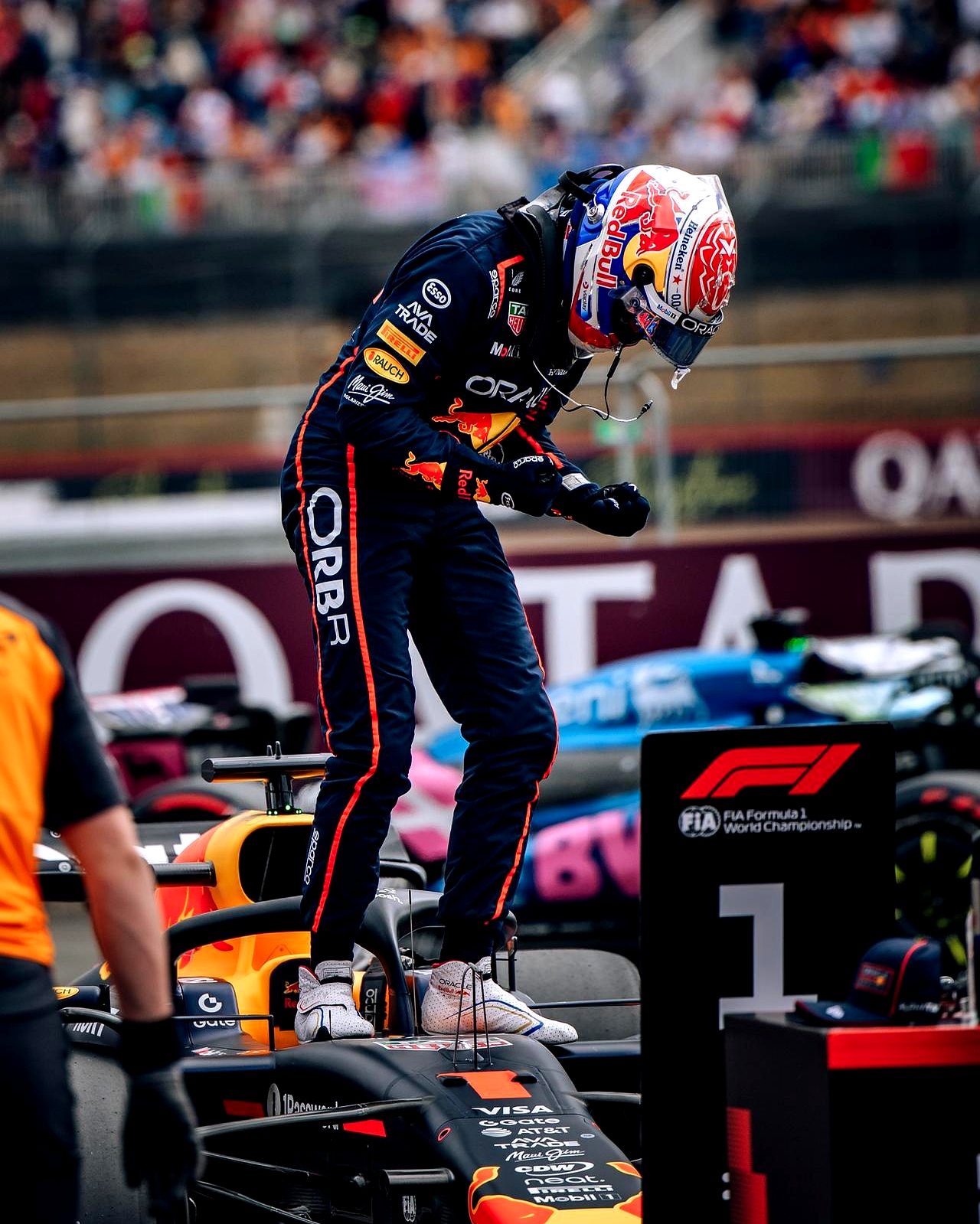 法拉利碾压哈斯车队,维斯塔潘点燃赛场 法拉利碾压哈斯车队,维斯塔潘点燃赛场