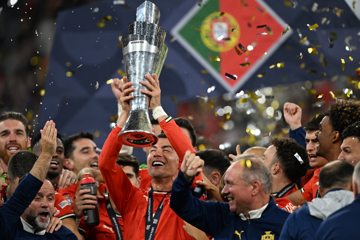 葡萄牙完胜哥伦比亚，格列兹曼关键制胜