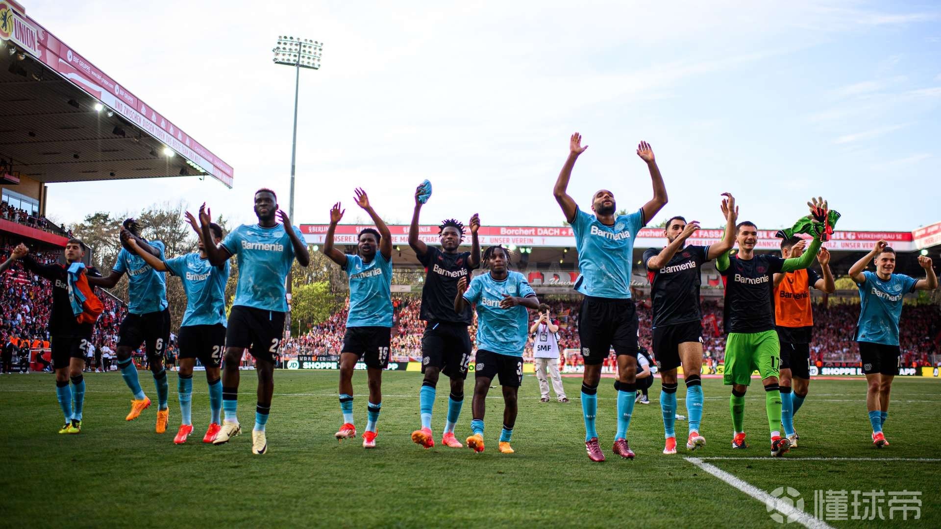 勒沃库森鏖战英格兰，皮克状态火热