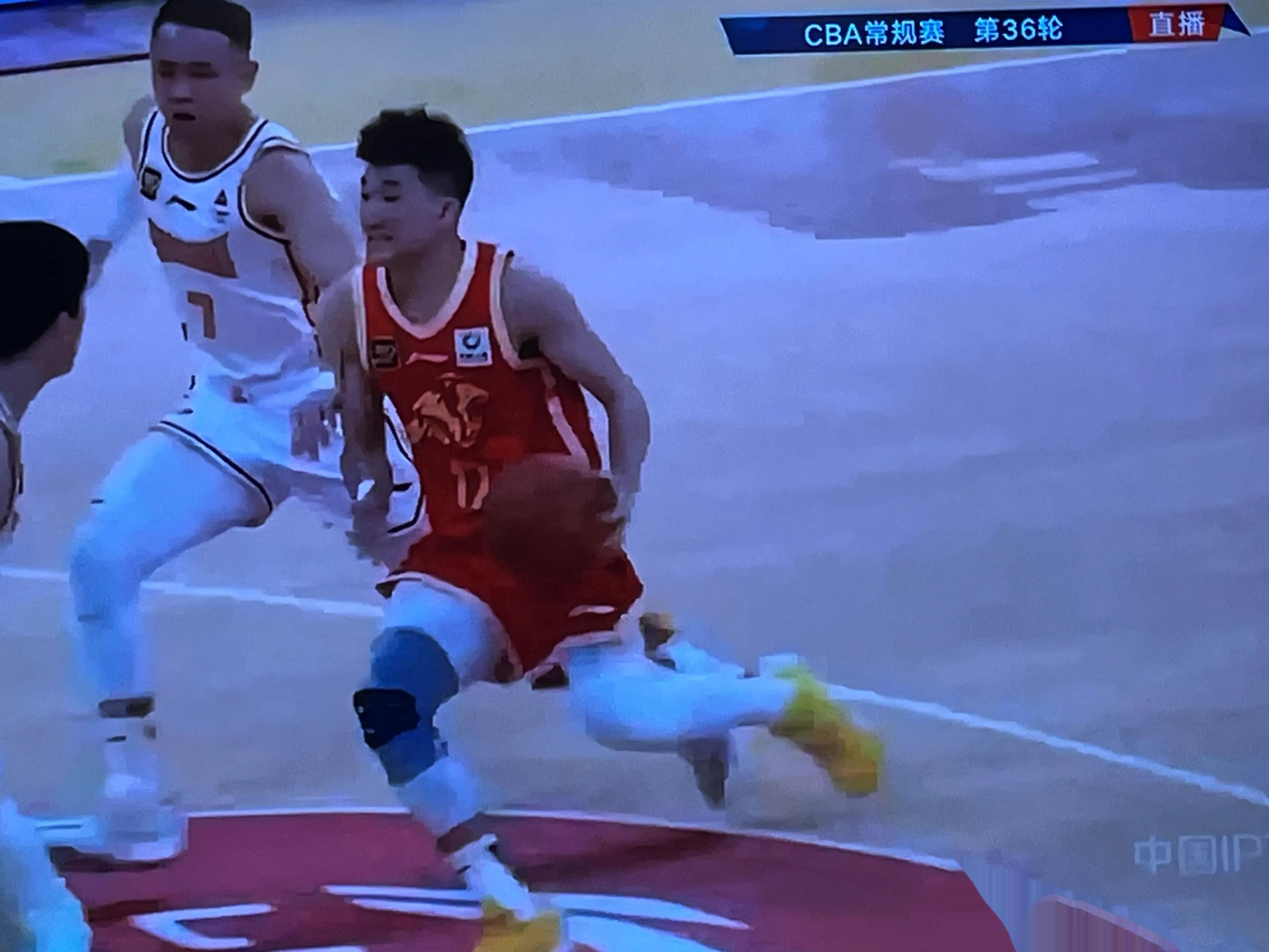 山东队绝杀快船,高诗岩带队取胜 山东队绝杀快船,高诗岩带队取胜