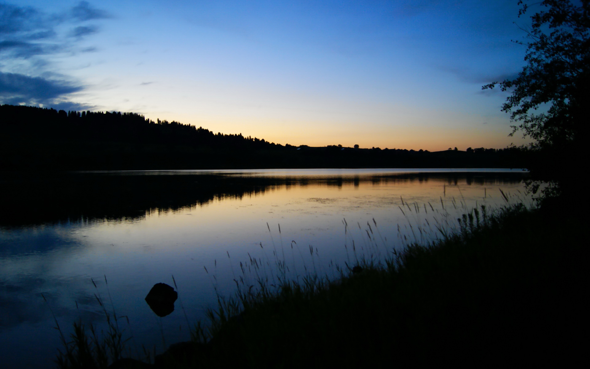 惊天逆转！芬兰掀翻冰球巨人，弗拉霍维奇独造三球闪耀全场