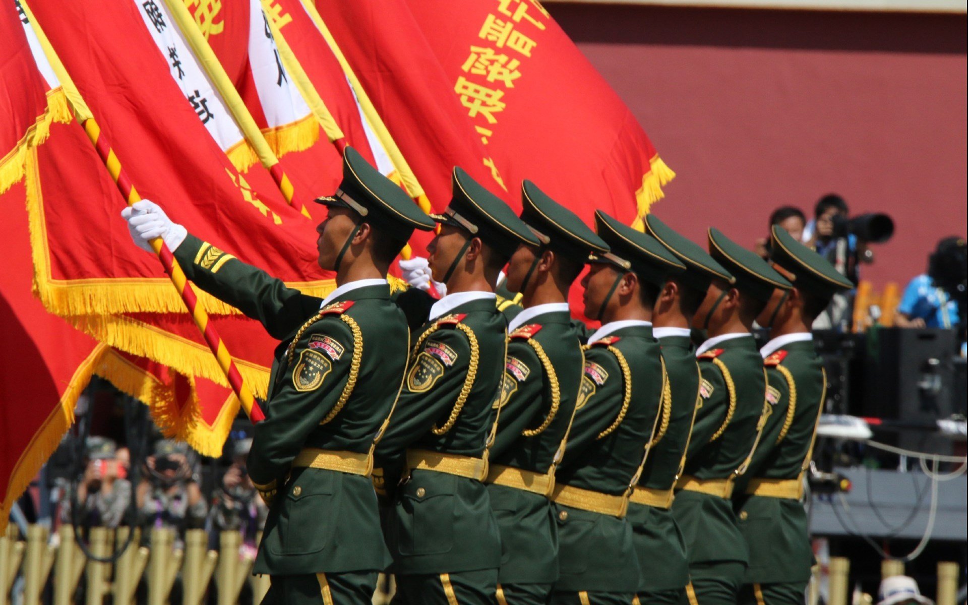 东西双雄同日定鼎，湖人末节风暴撞碎开拓者，字母哥统治力撕裂独行侠防线